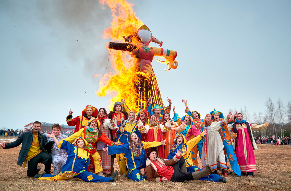 Масленичные гуляния: сжигание чучела Масленицы