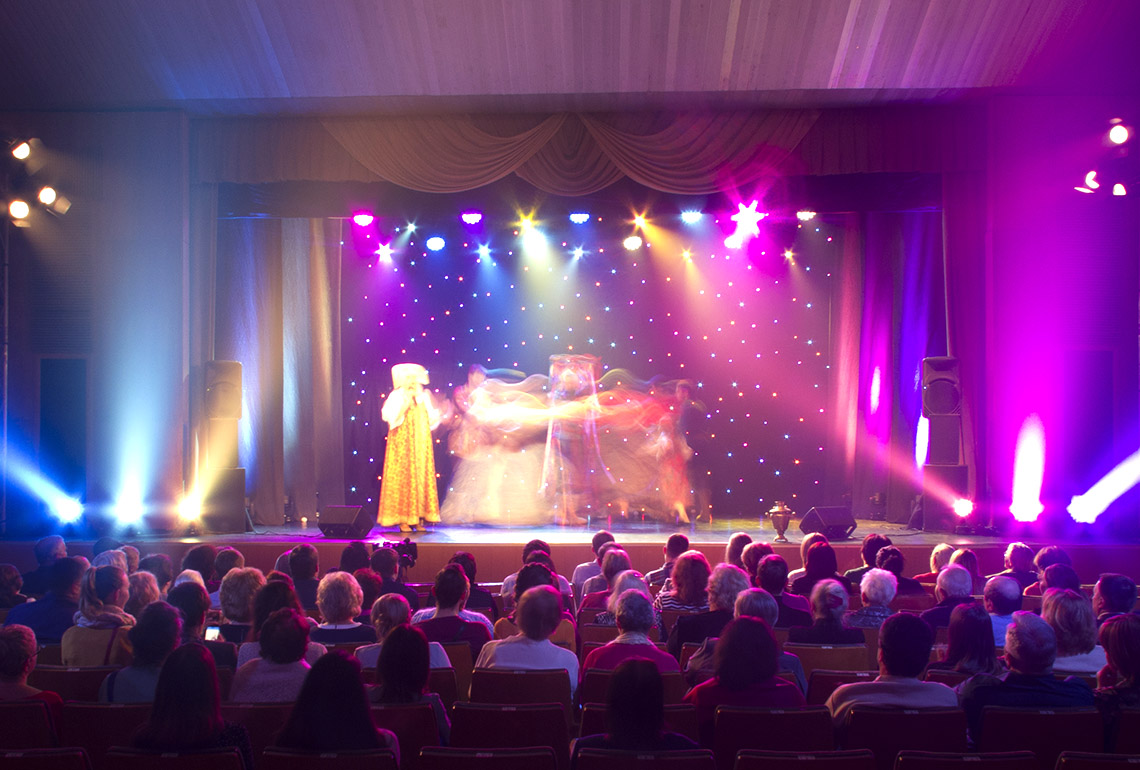 День театра