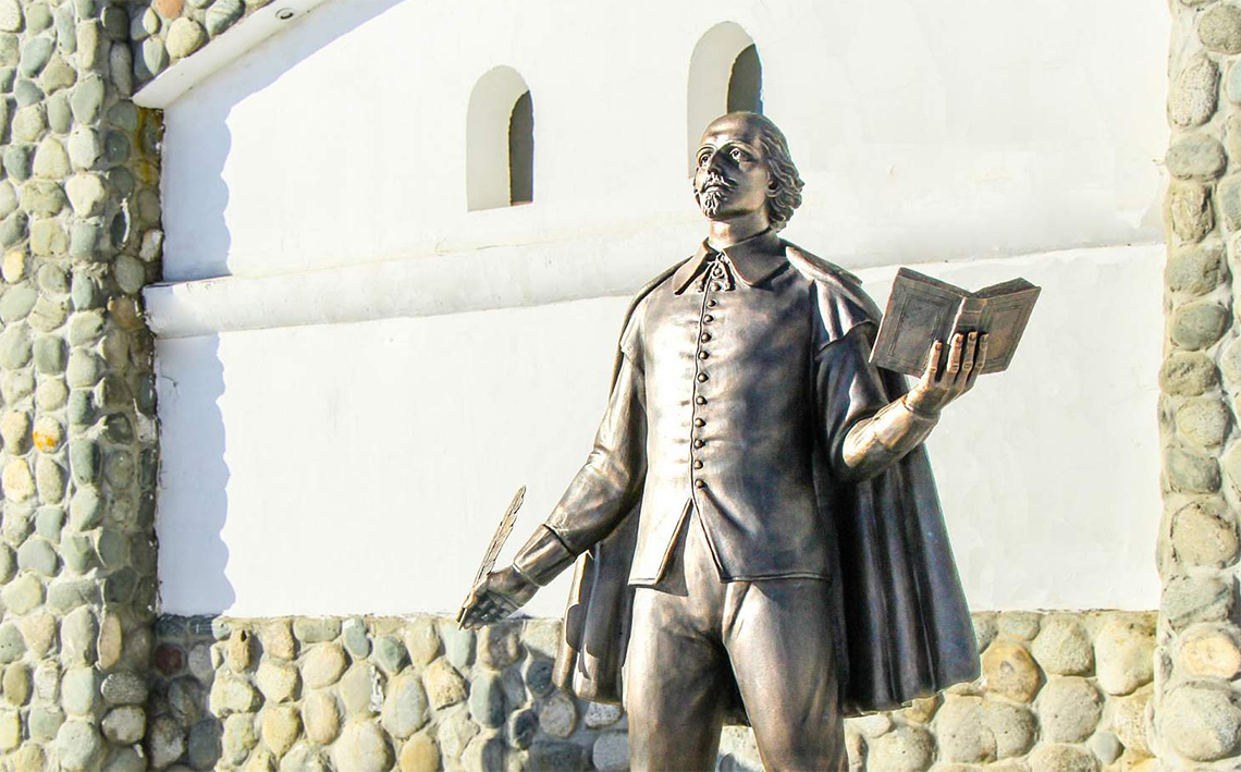 Памятник Уильяму Шекспиру в ЭТНОМИРе