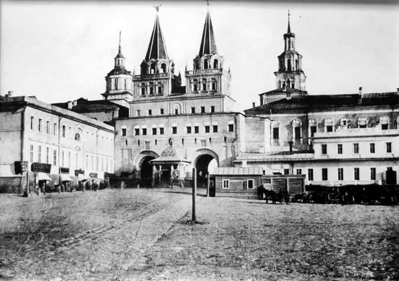 Здание бывшей Главной аптеки у Воскресенских ворот на Красной площади (сейчас там находится Исторический музей)