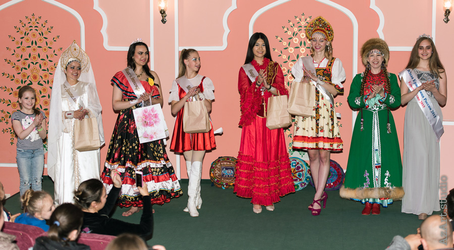 Участницы Всероссийского конкурса красоты «Этнокрасавица-2016»