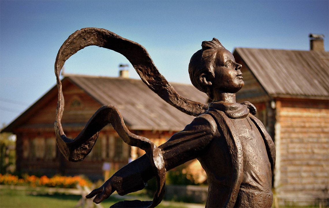 Скульптуры и памятники ЭТНОМИРа