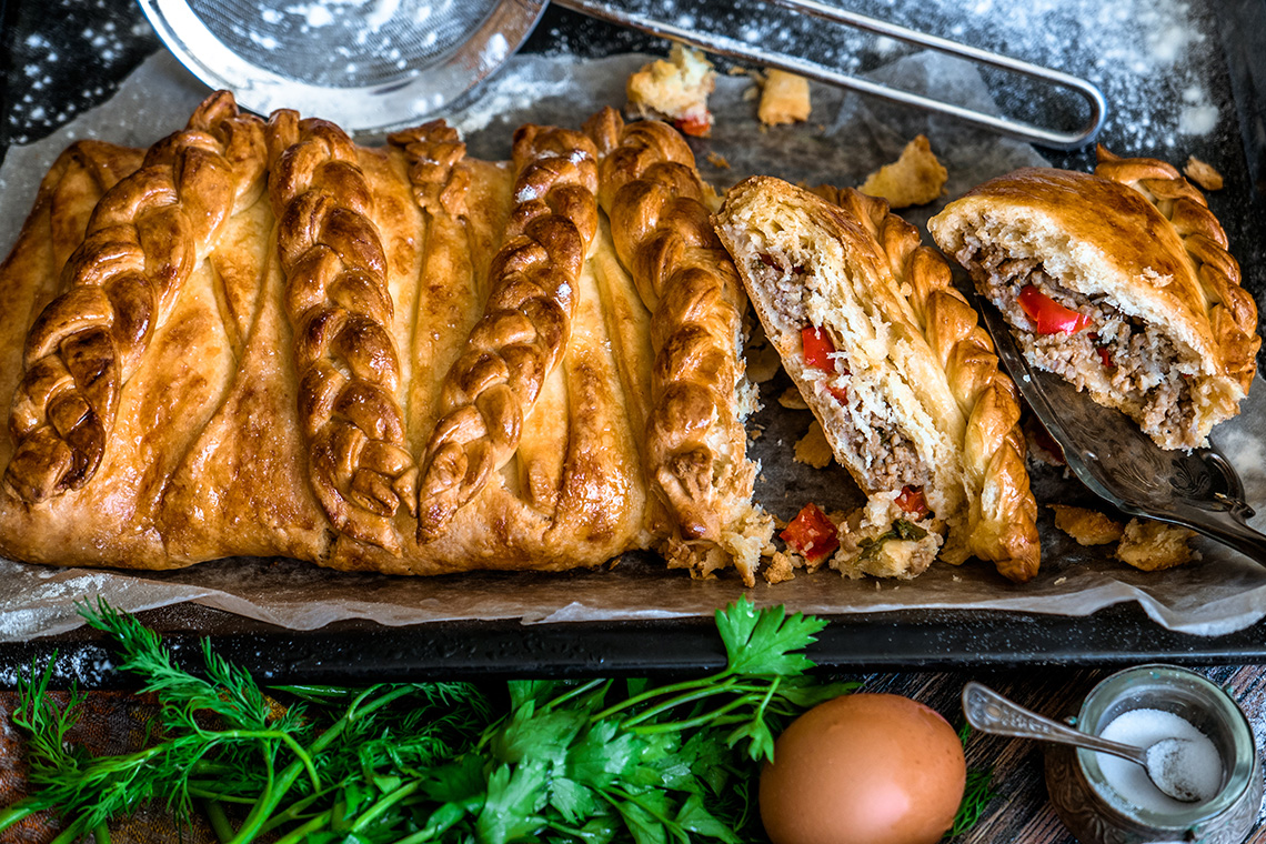 Не красна изба углами, а красна пирогами 