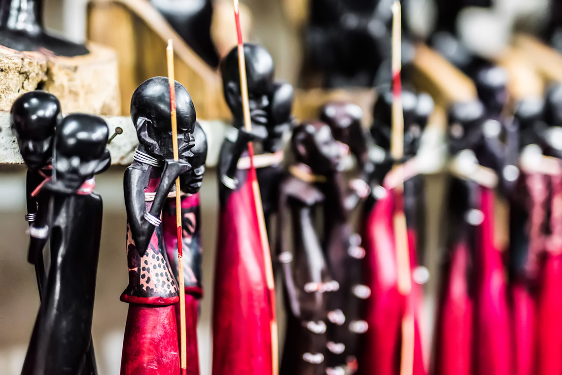 Фигурки из эбенового дерева