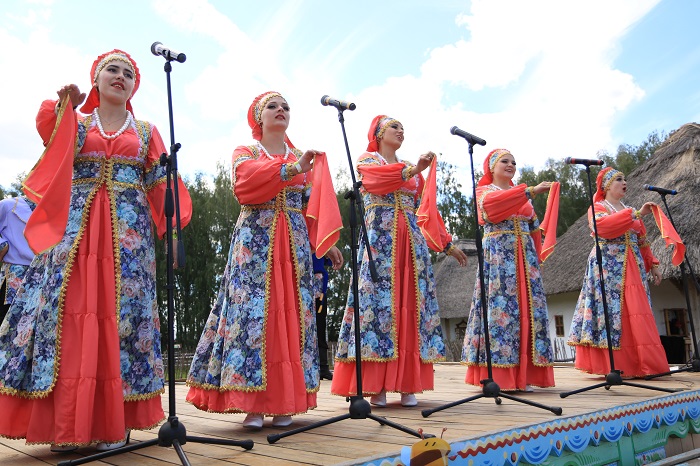 Фольклорное выступление ансамбля «Яринея»