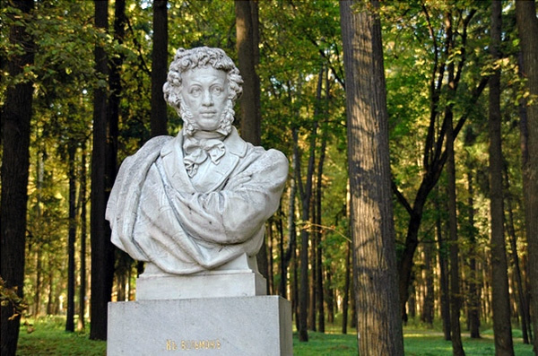 Бюст Пушкина в Архангельском