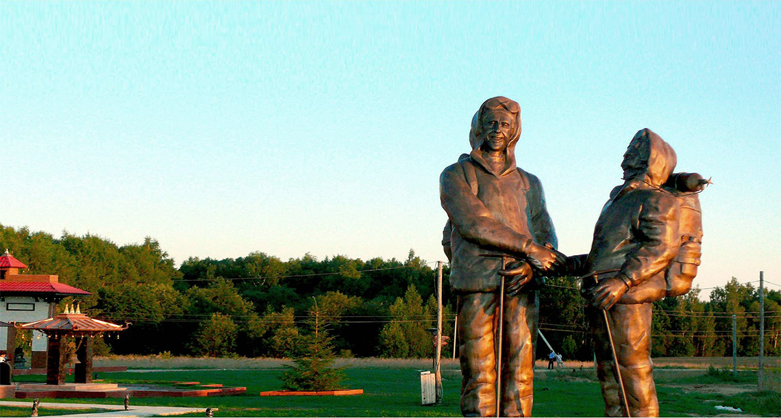 Скульптурная композиция «Эдмунд Хиллари и Тенцинг Норгей»