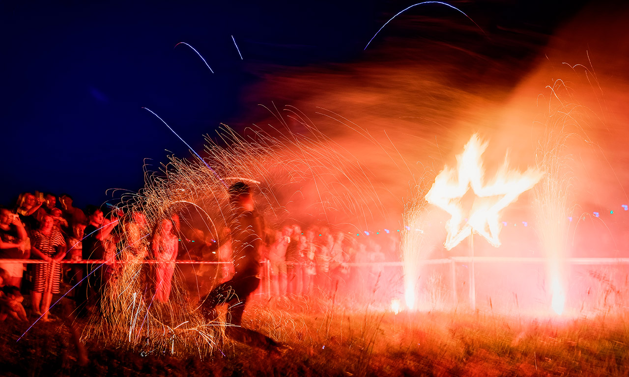 Фаер-шоу в ЭТНОМИРе