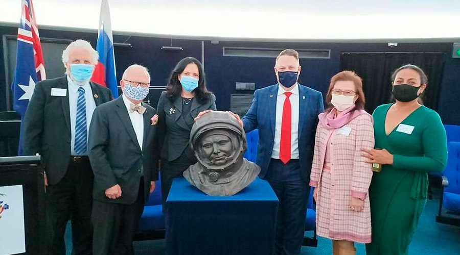 Бронзовый бюст Юрия Гагарина в Брисбенском планетарии Бронзовый бюст Юрия Гагарина в Брисбенском планетарии