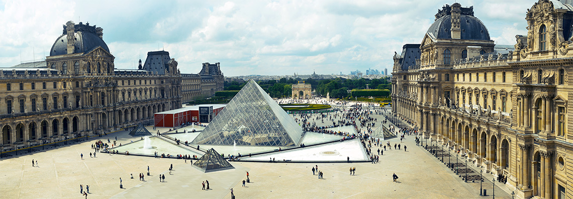 Лувр в Париже