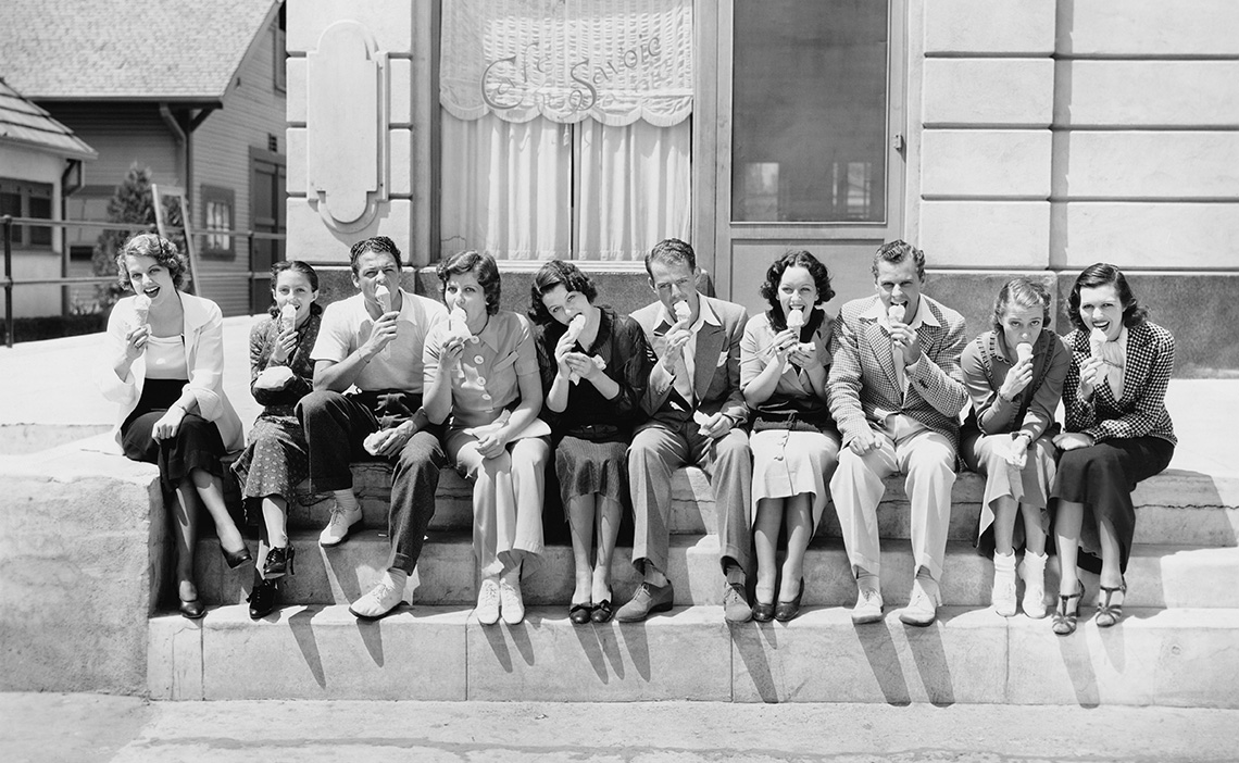 В 1904 году Эрнест Хамви стал помещать замороженные десерты в вафельные рожки