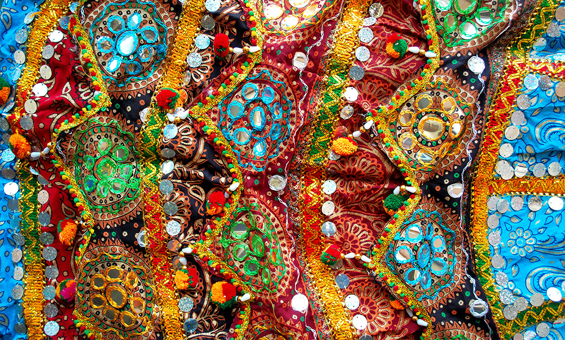 Индийская вышивка зеркальцами