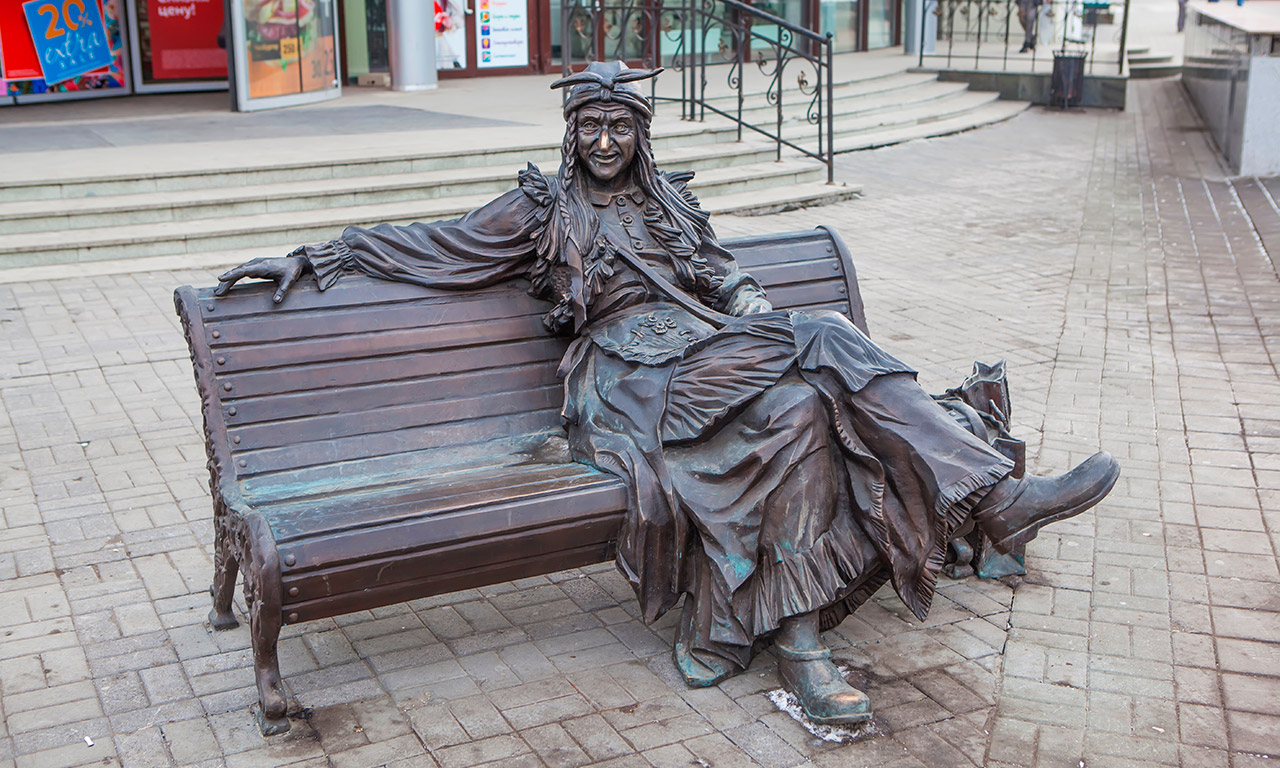 Памятник Бабе Яге в Екатеринбурге