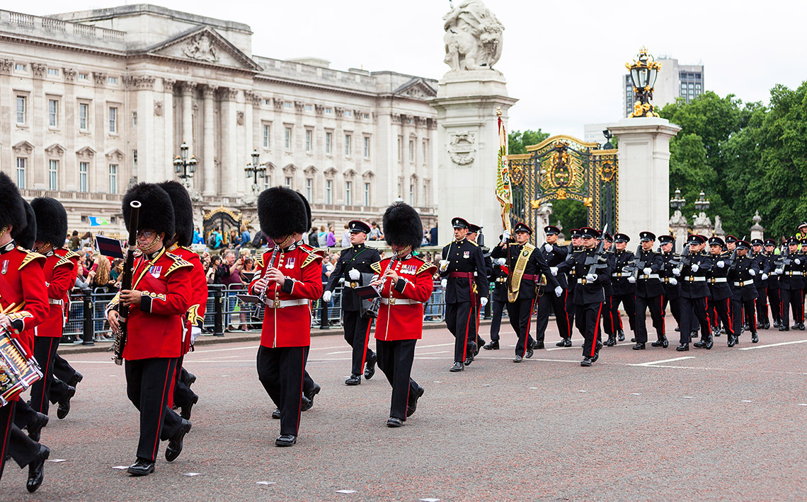 Смена караула у Букингемского дворца