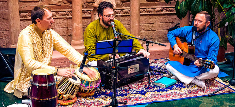 Фейерверк красок в ЭТНОМИРе