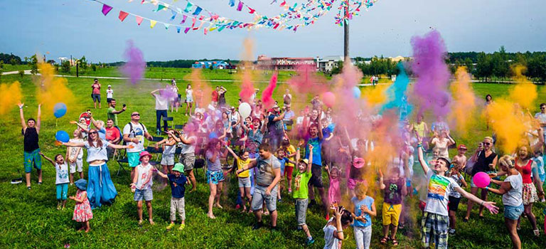 Фейерверк красок в ЭТНОМИРе