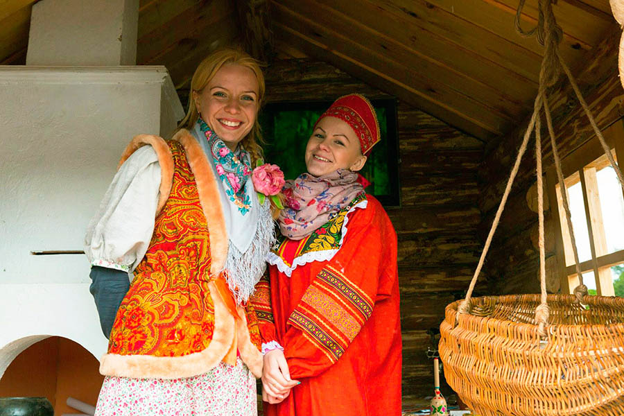 Хранительницы народных жилищ
