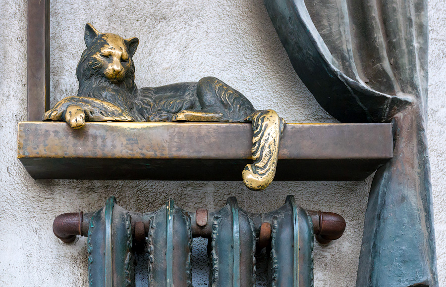 памятник в Самаре к 150-летию существования отопительной батареи